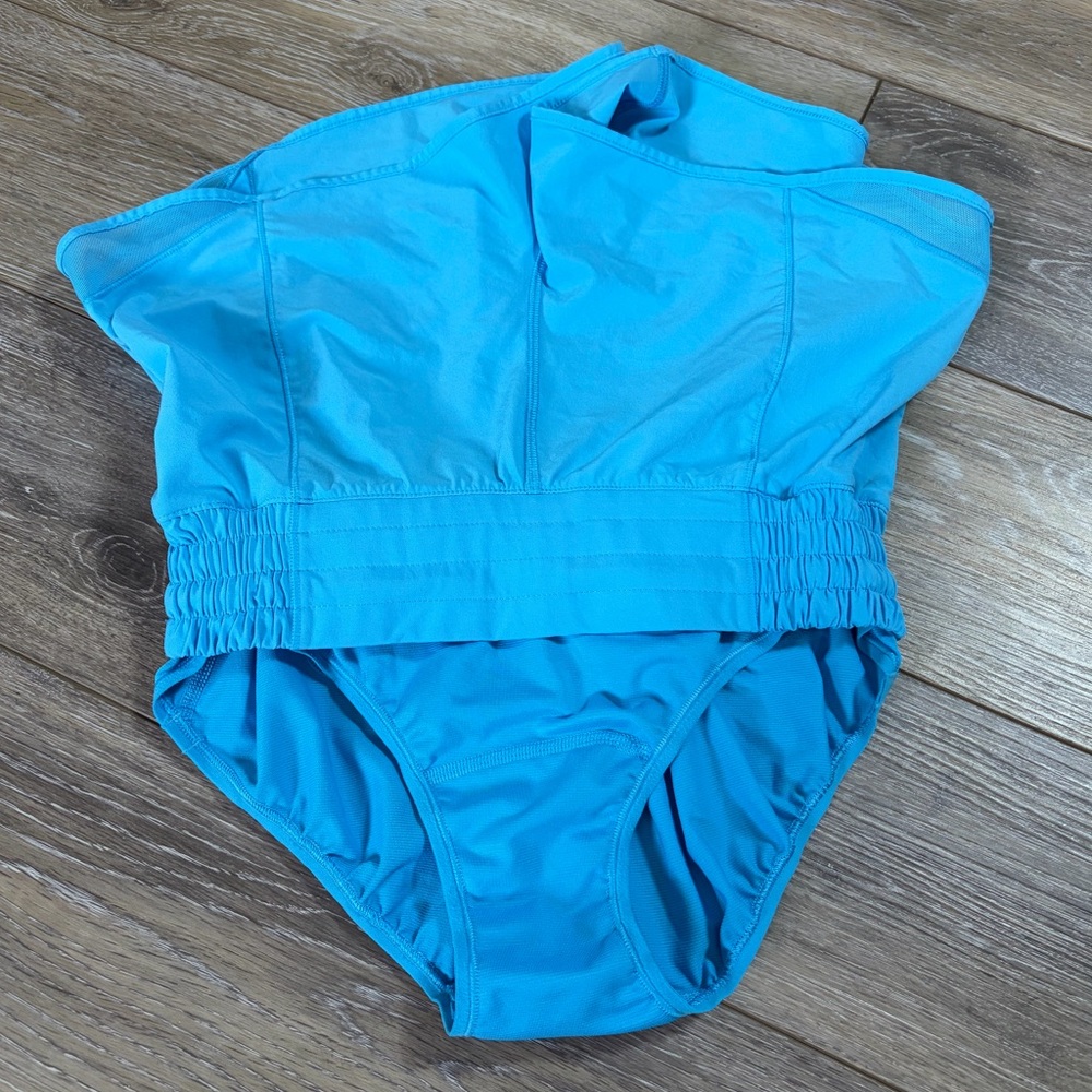 Lululemon Hotty Hot High Rise Shorts 2.5 Inch NWOT - Picture 6 of 11